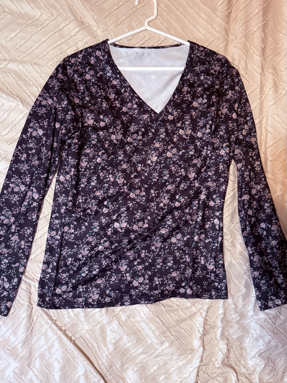 SHEIN Black Long-Sleeve V-Neck Floral fits like a large Blouse